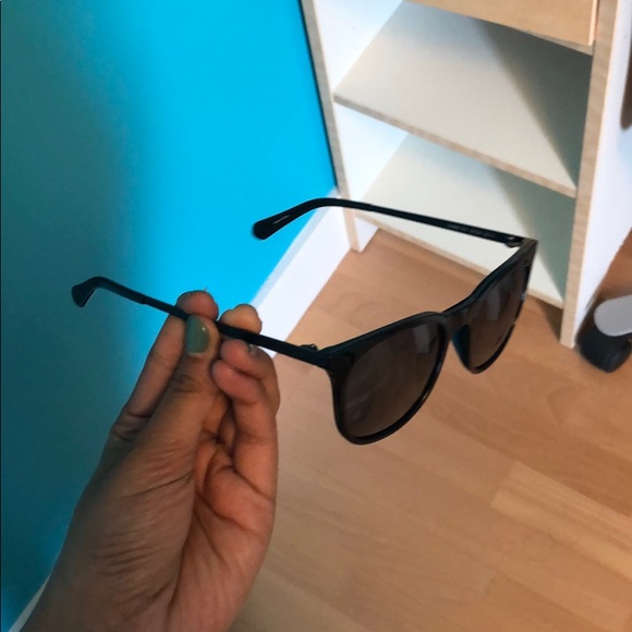 Guess Sunglasses - Picture 2 of 2